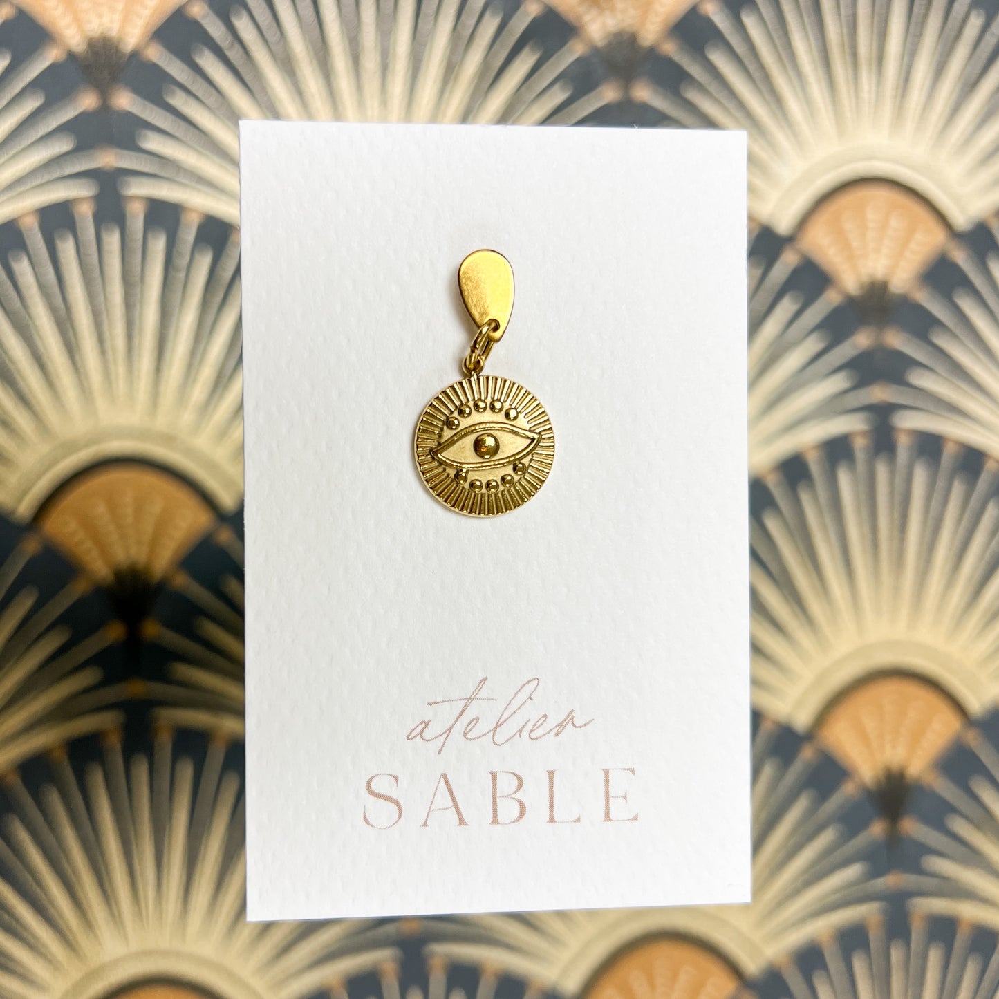 Broche pin’s Médaille Œil protecteur