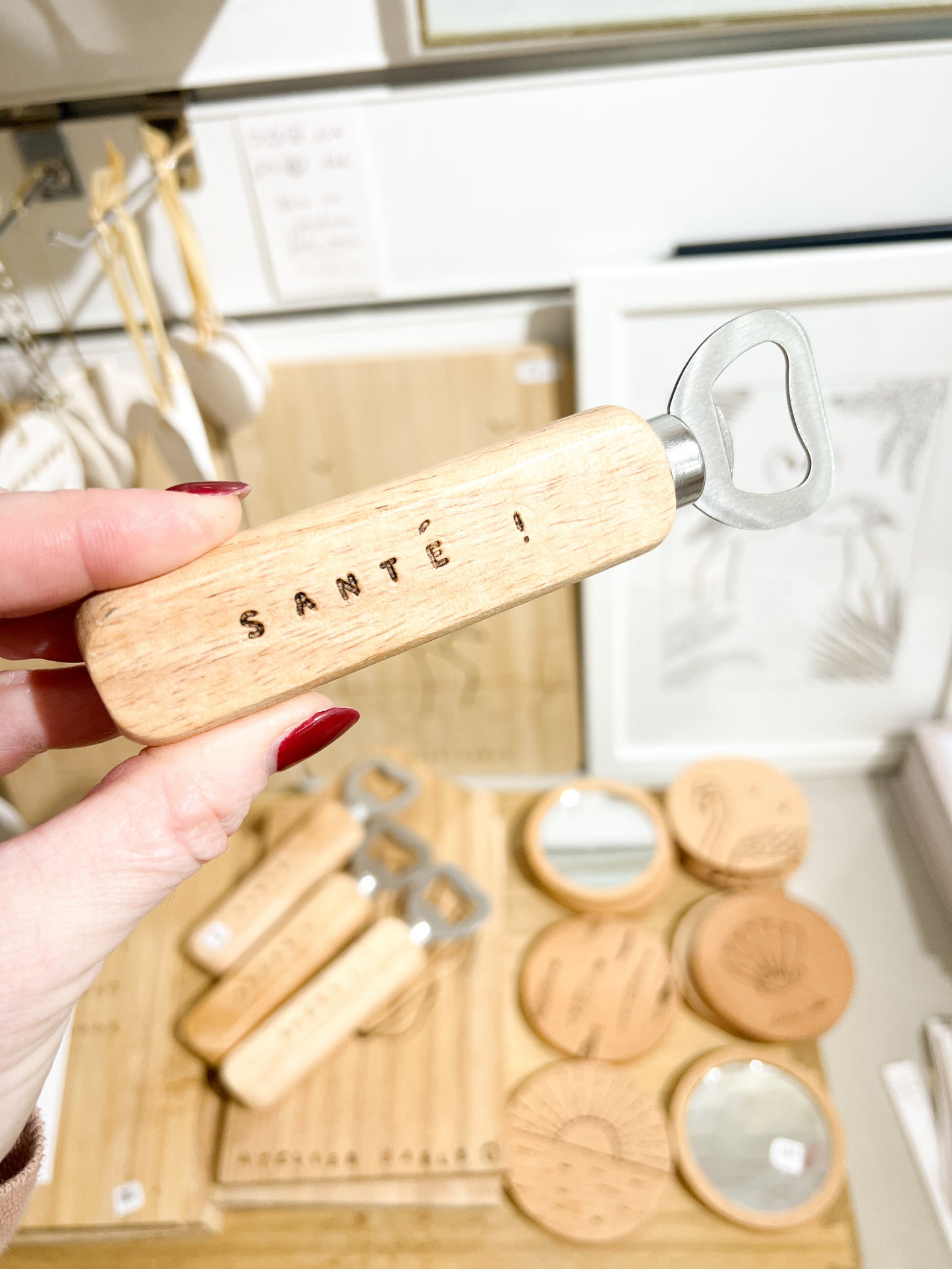 Décapsuleur en bois avec décoration pyrogravure