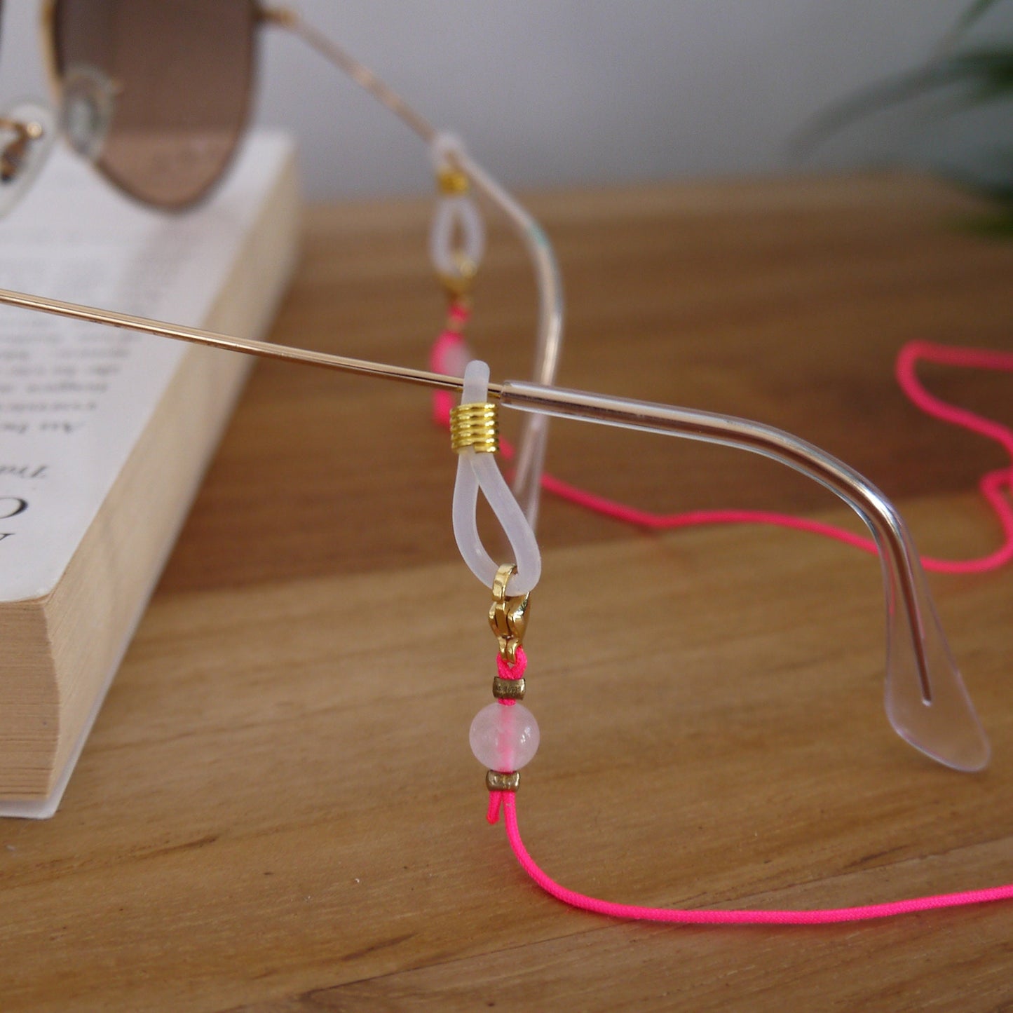 Cordon Lunettes Nylon Rose Fluo avec Pierre Fine