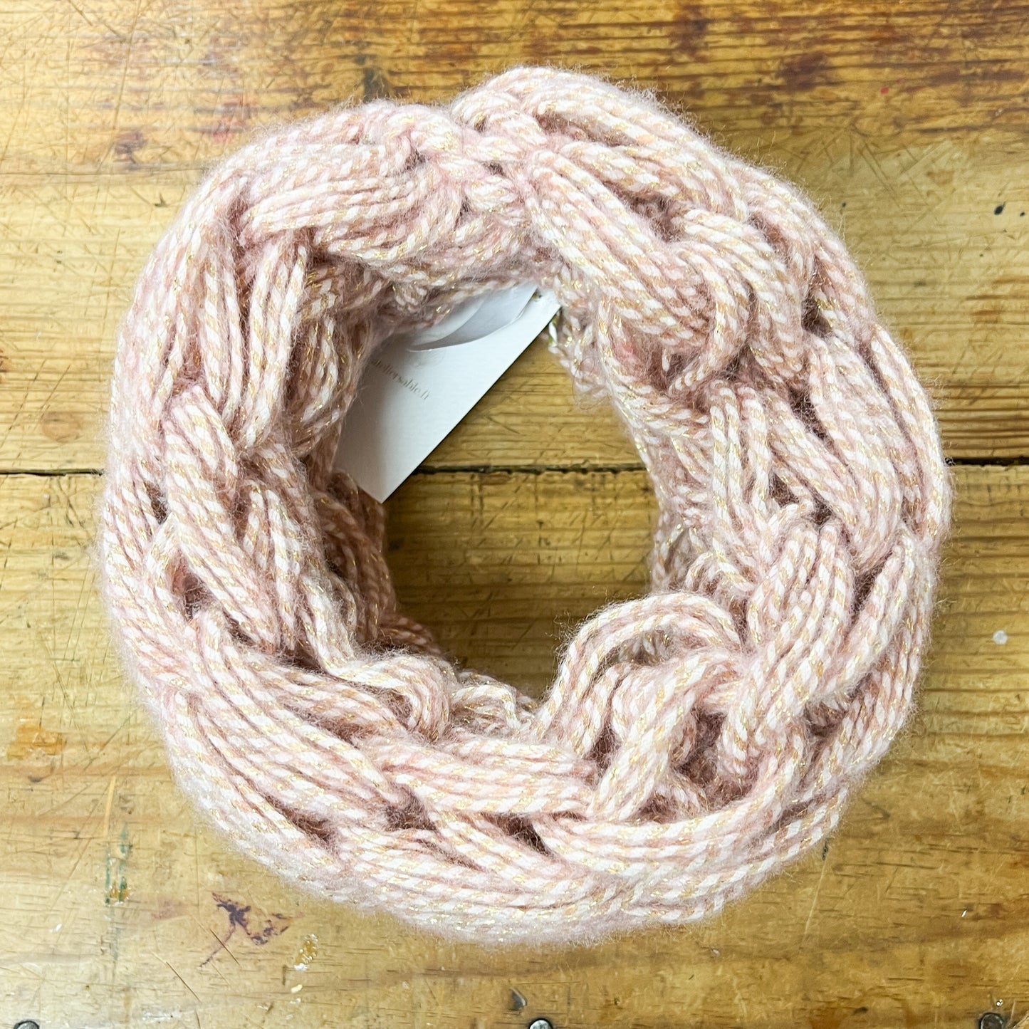 Snood Rose clair extra doux avec fils métallisés dorés