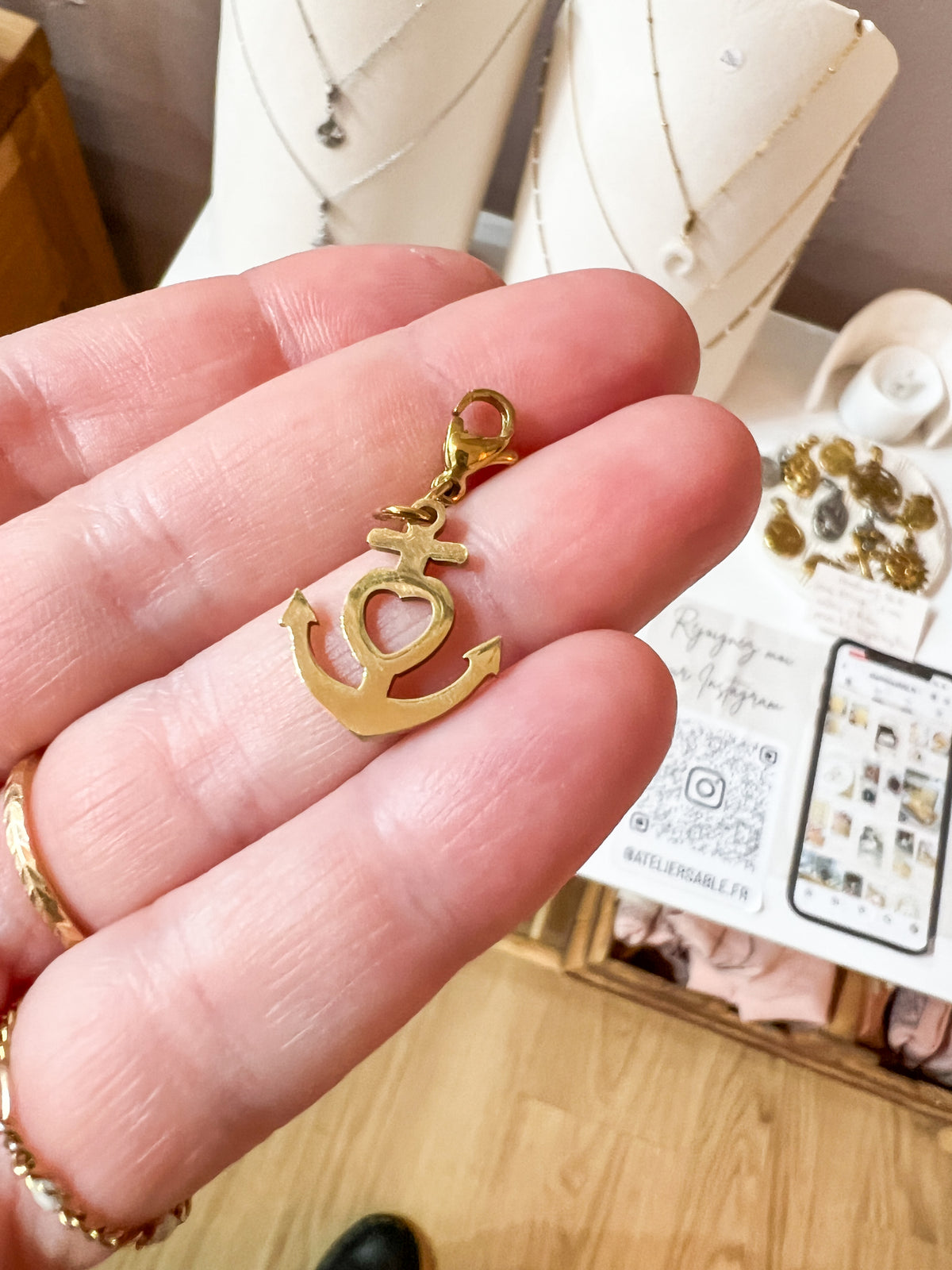 Pendant alone