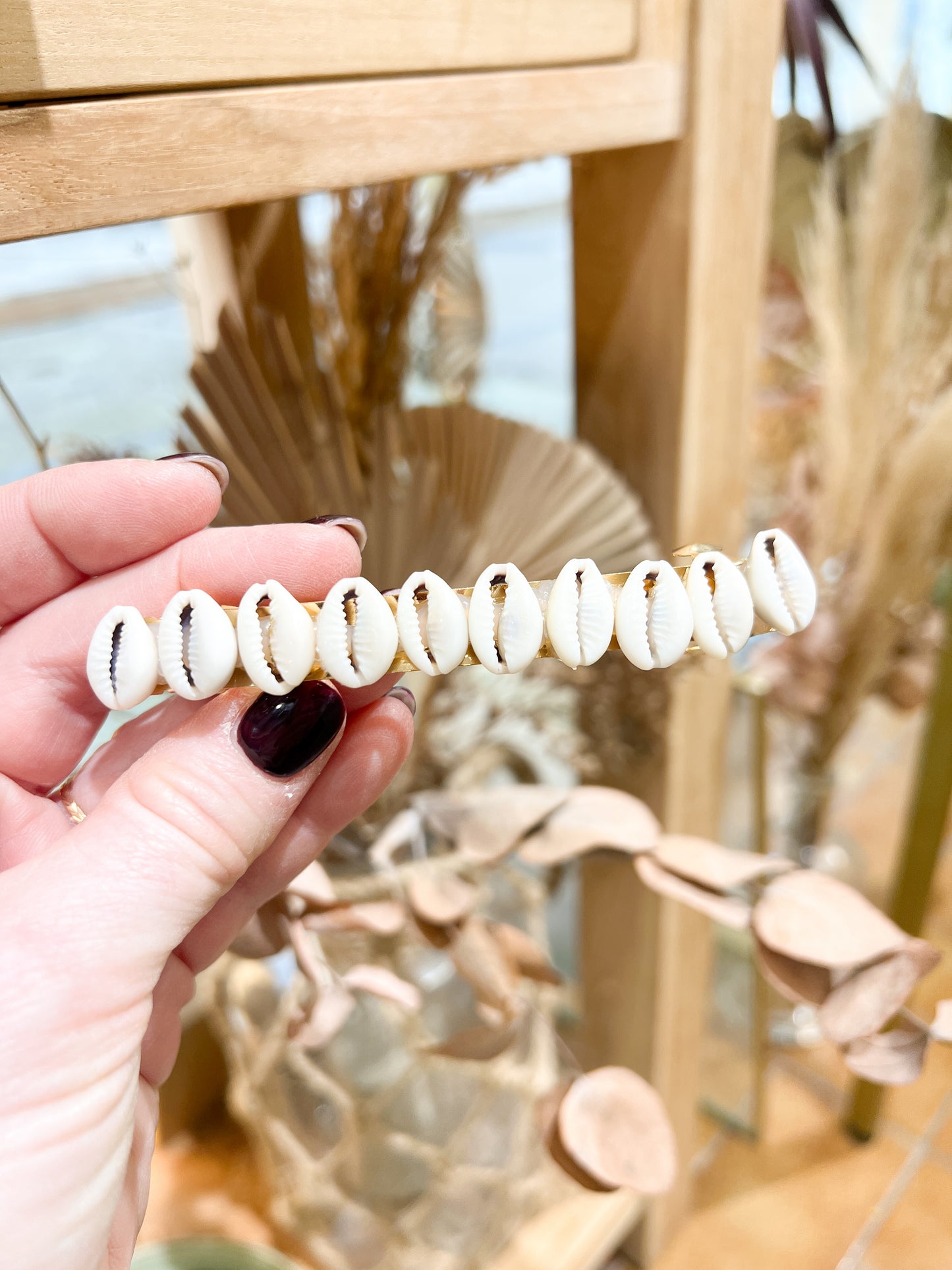 Cowrie shell hair clip, 10 cm